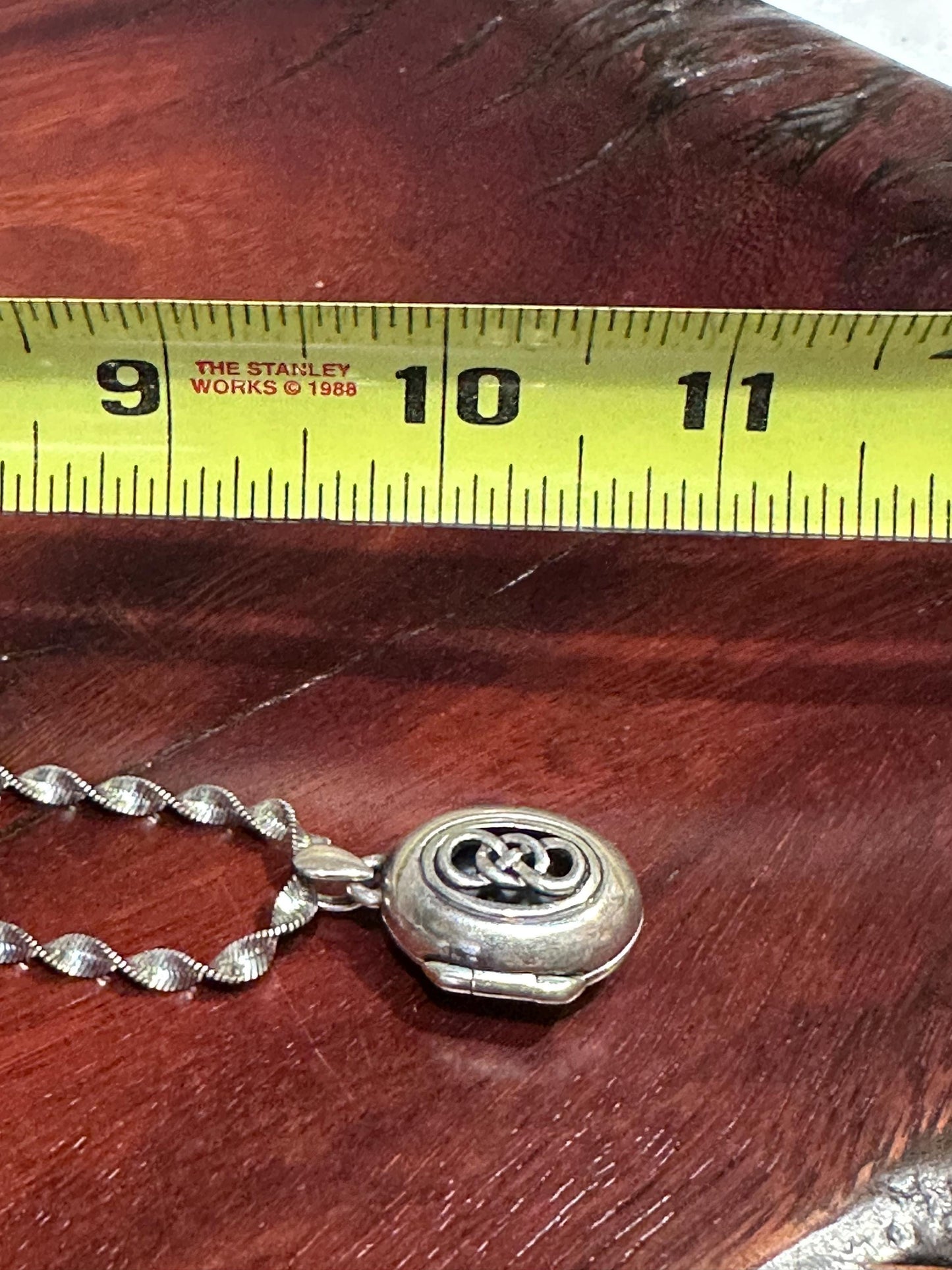 Vintage-Inspired Sterling Silver Locket Necklace with Twist Chain - Romantic Keepsake Jewelry Gift