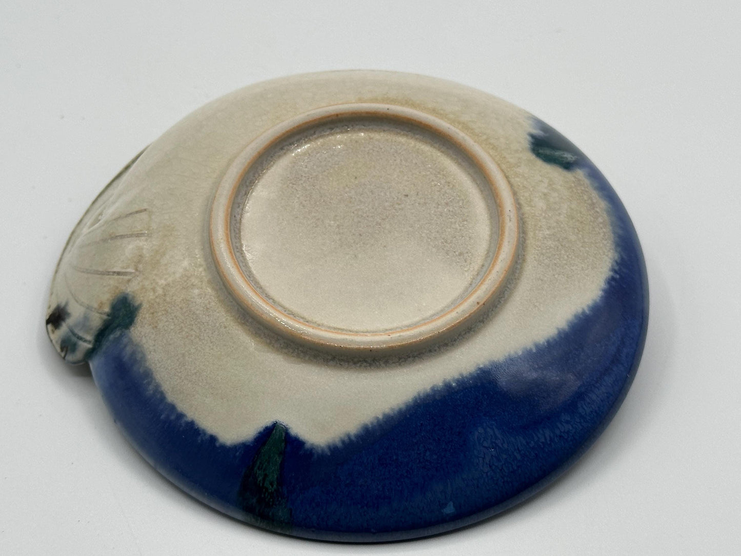 Coastal Fish-Shaped Ceramic Soap Dish: Unique Nautical Bathroom Decor for Ocean Lovers