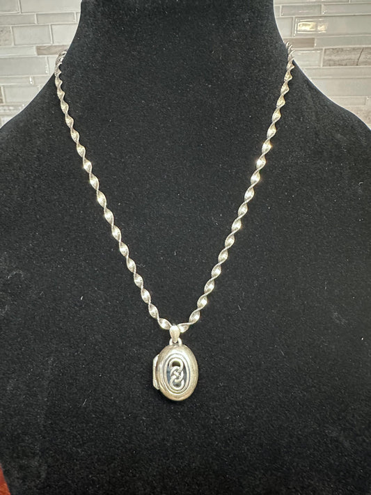 Vintage-Inspired Sterling Silver Locket Necklace with Twist Chain - Romantic Keepsake Jewelry Gift