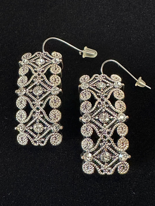 Elegant Vintage-Inspired Silver Filigree Drop Earrings with Cubic Zirconia - Timeless Jewelry