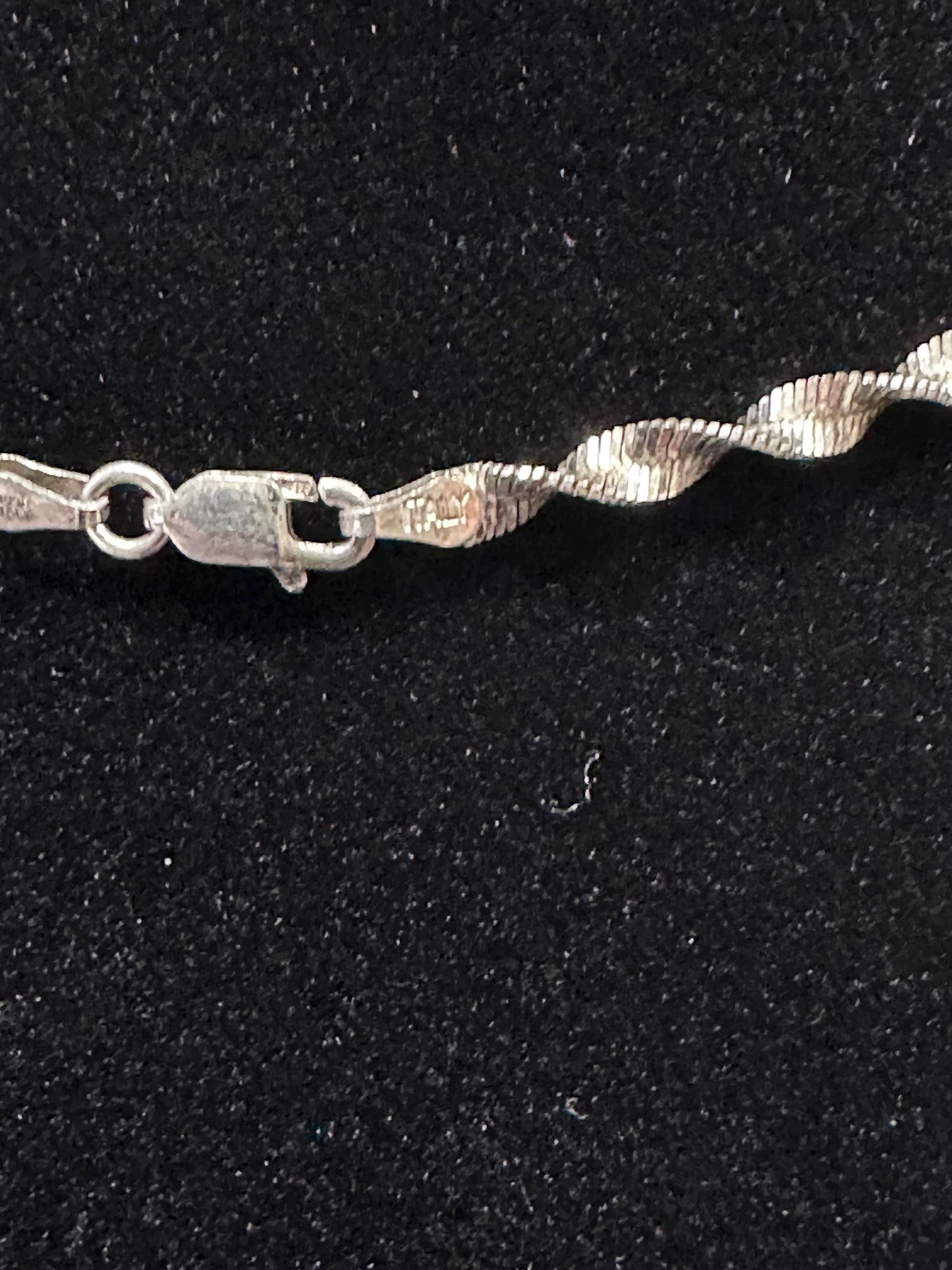 Vintage-Inspired Sterling Silver Locket Necklace with Twist Chain - Romantic Keepsake Jewelry Gift