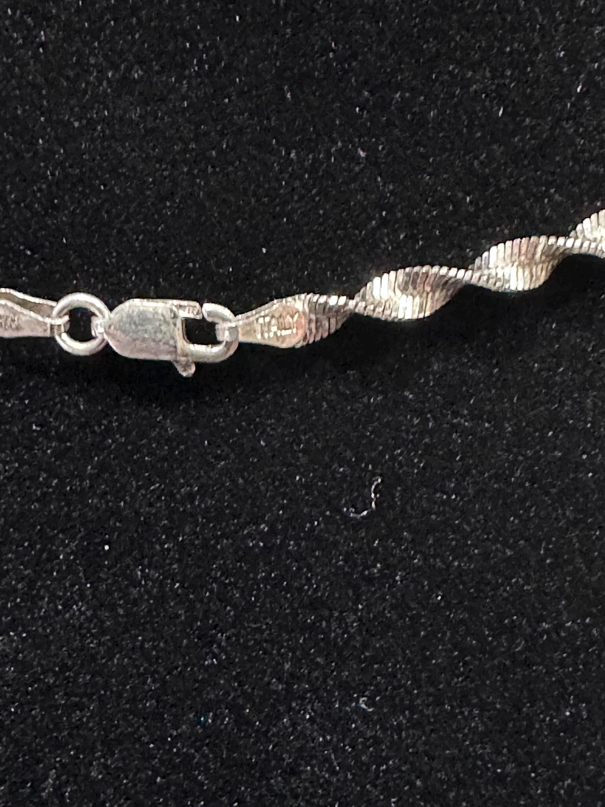 Vintage-Inspired Sterling Silver Locket Necklace with Twist Chain - Romantic Keepsake Jewelry Gift