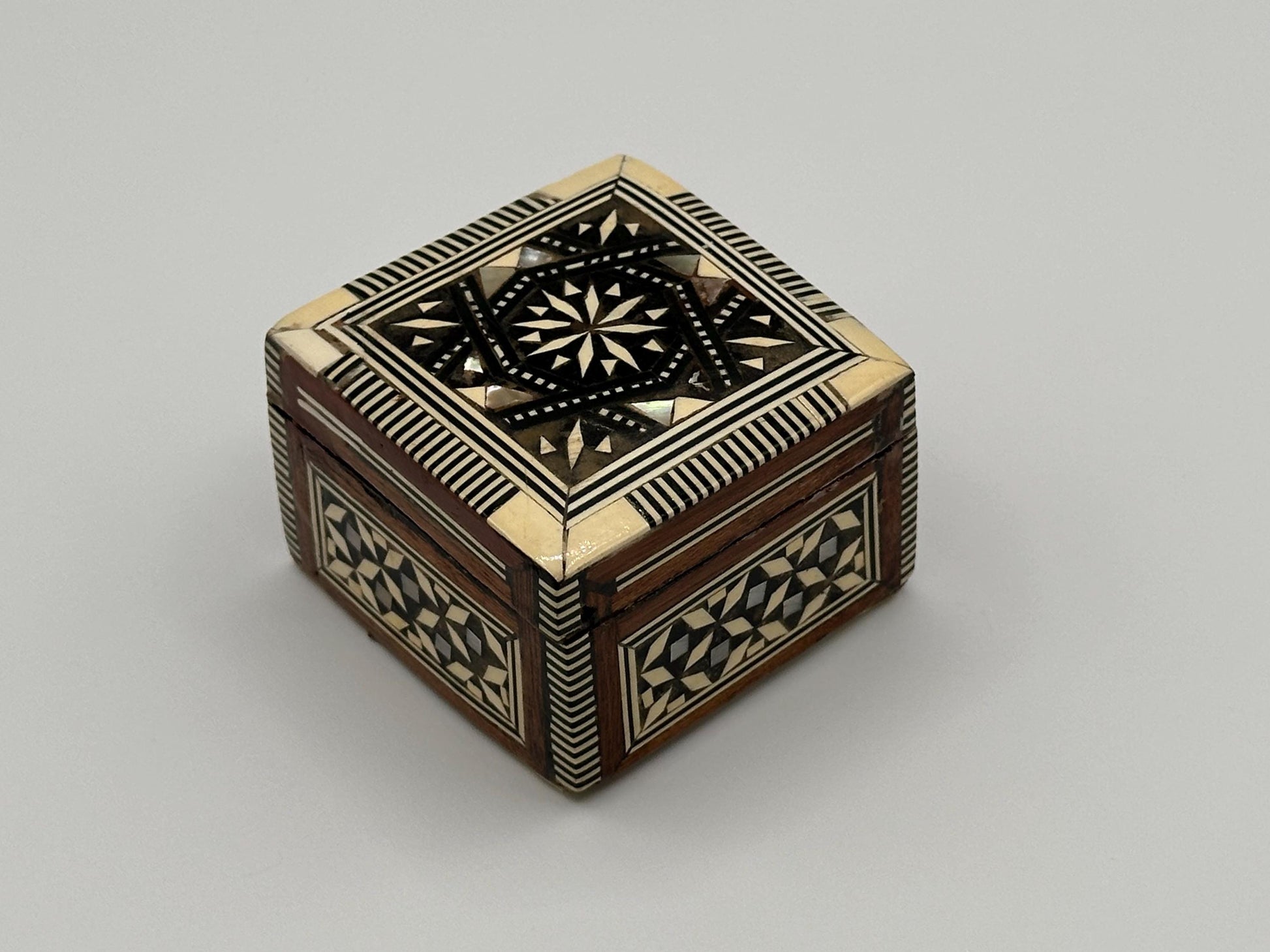Geometric Marquetry Jewelry Box - Handcrafted Wooden Inlay Keepsake Storage with Bohemian Flair