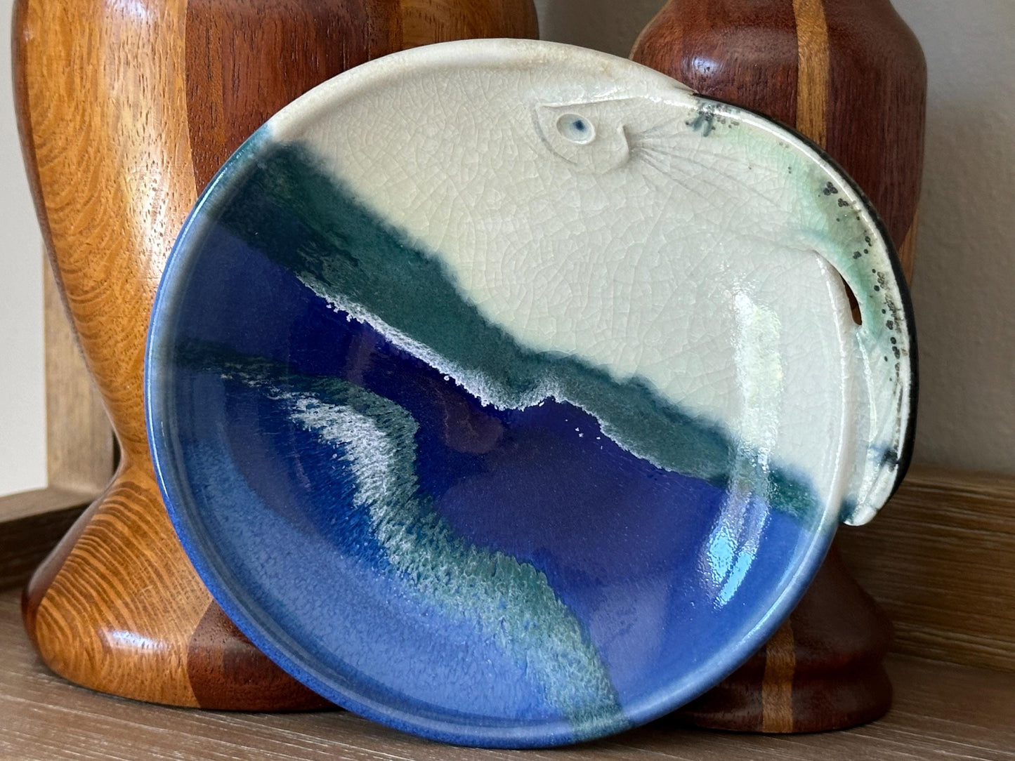 Coastal Fish-Shaped Ceramic Soap Dish: Unique Nautical Bathroom Decor for Ocean Lovers