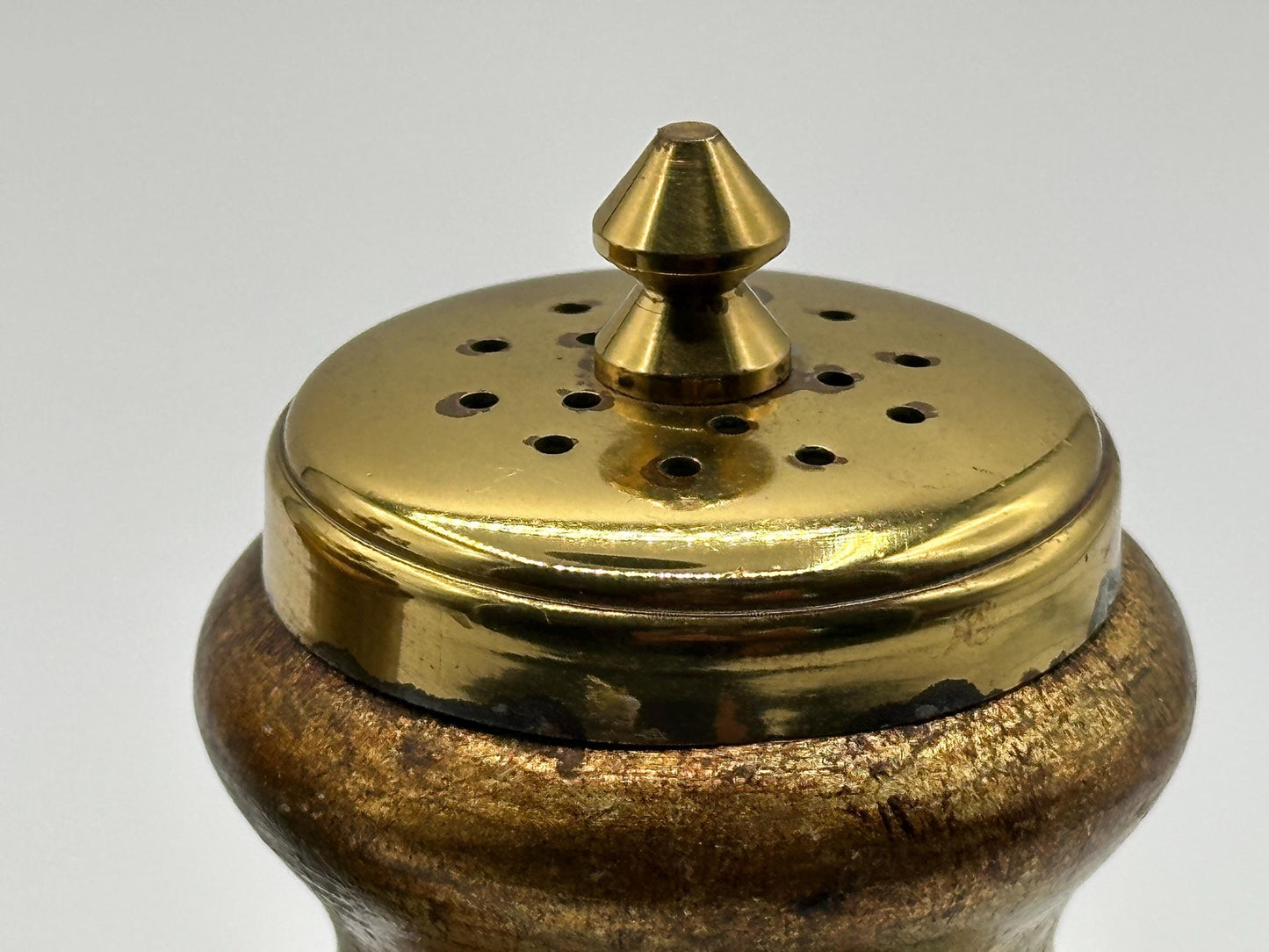 Vintage Italian Gold Florentine Salt and Pepper Shakers - Elegant Dining Table Decor