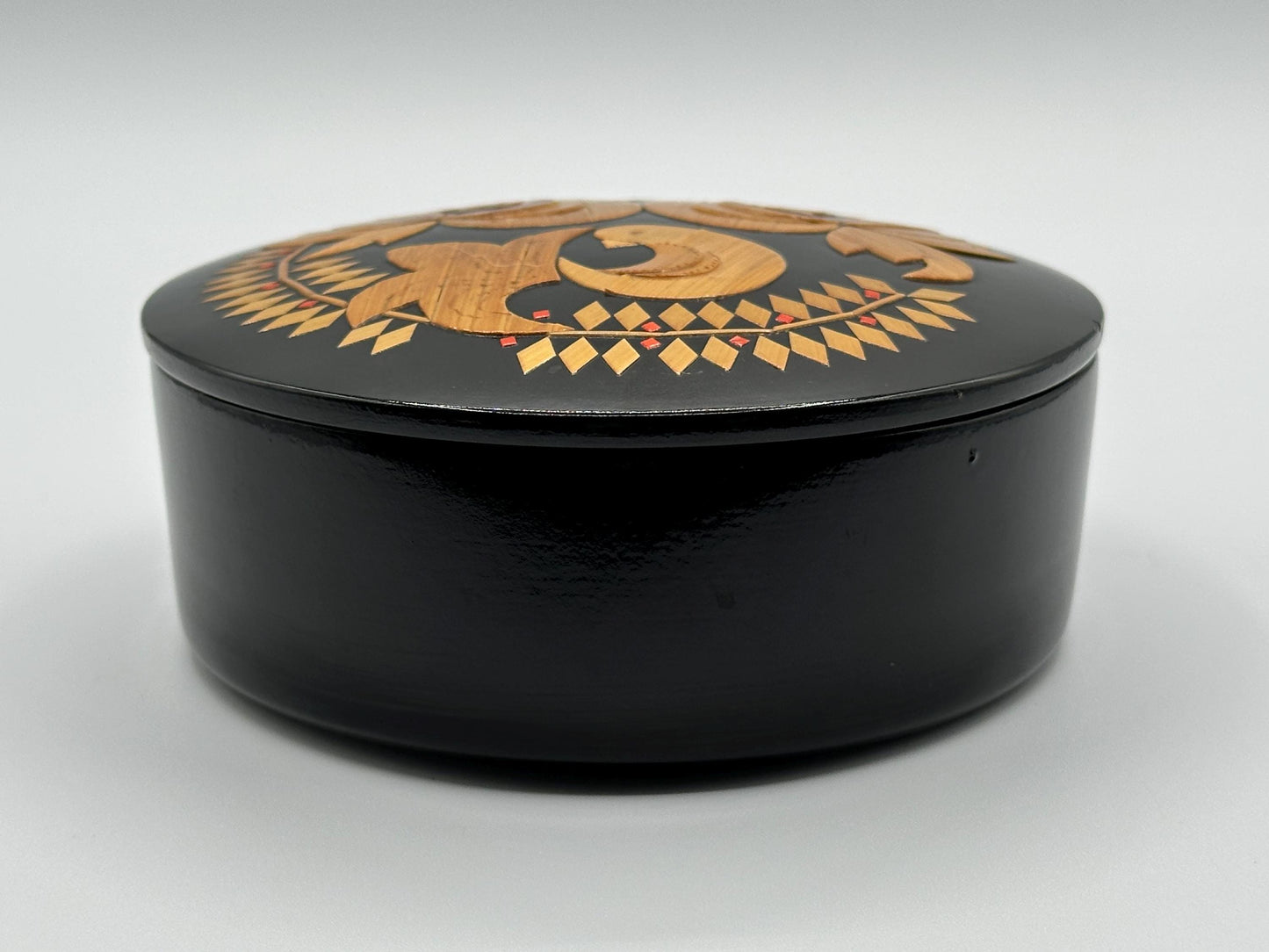 Mid-Century Black Lacquer Wooden Bird Trinket Box with Inlay Design - Vintage Decorative Storage