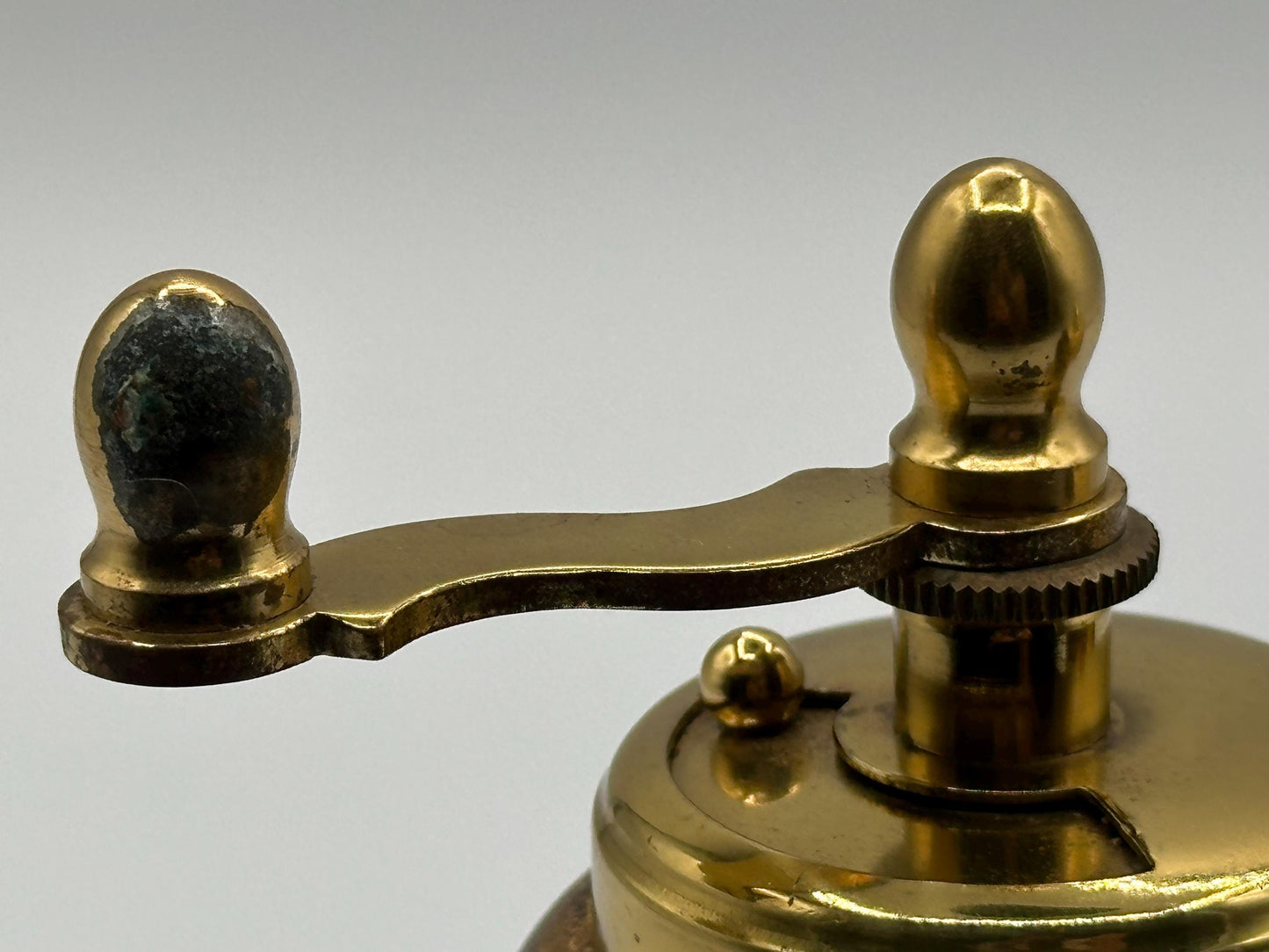 Vintage Italian Gold Florentine Salt and Pepper Shakers - Elegant Dining Table Decor