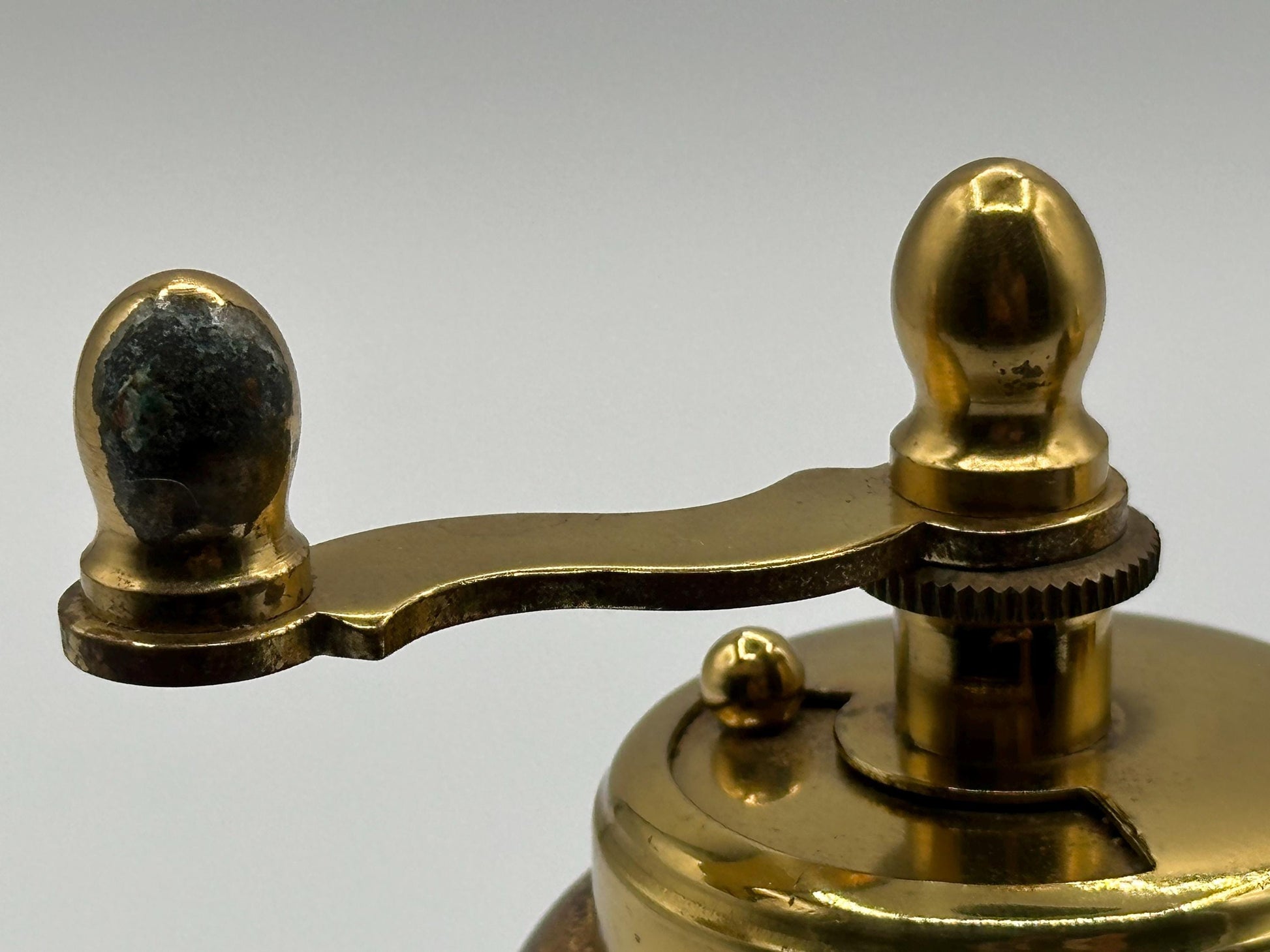 Vintage Italian Gold Florentine Salt and Pepper Shakers - Elegant Dining Table Decor