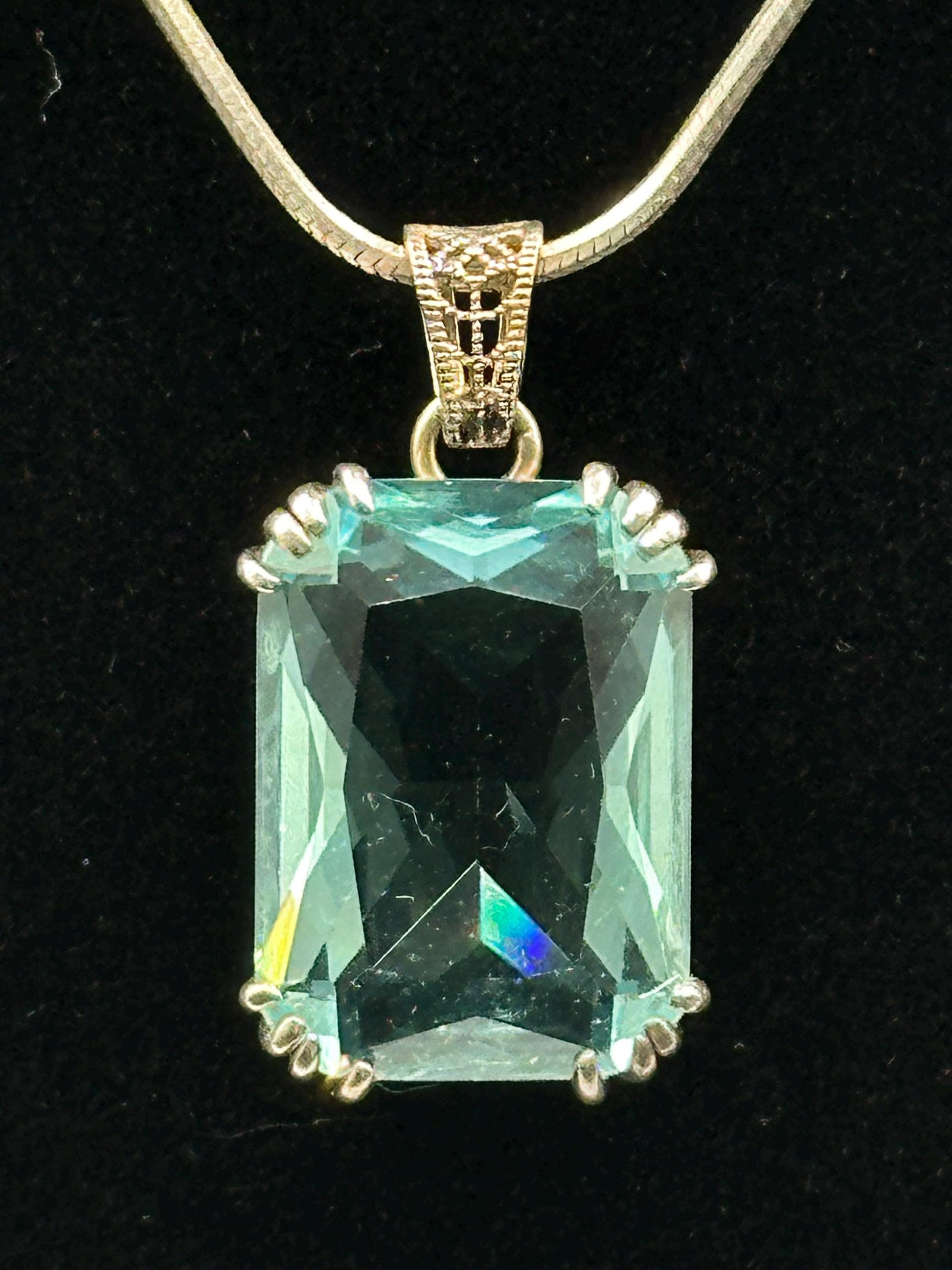 Elegant Vintage Sterling Silver Pendant Necklace with Large Blue Cubic Zirconia Gemstone
