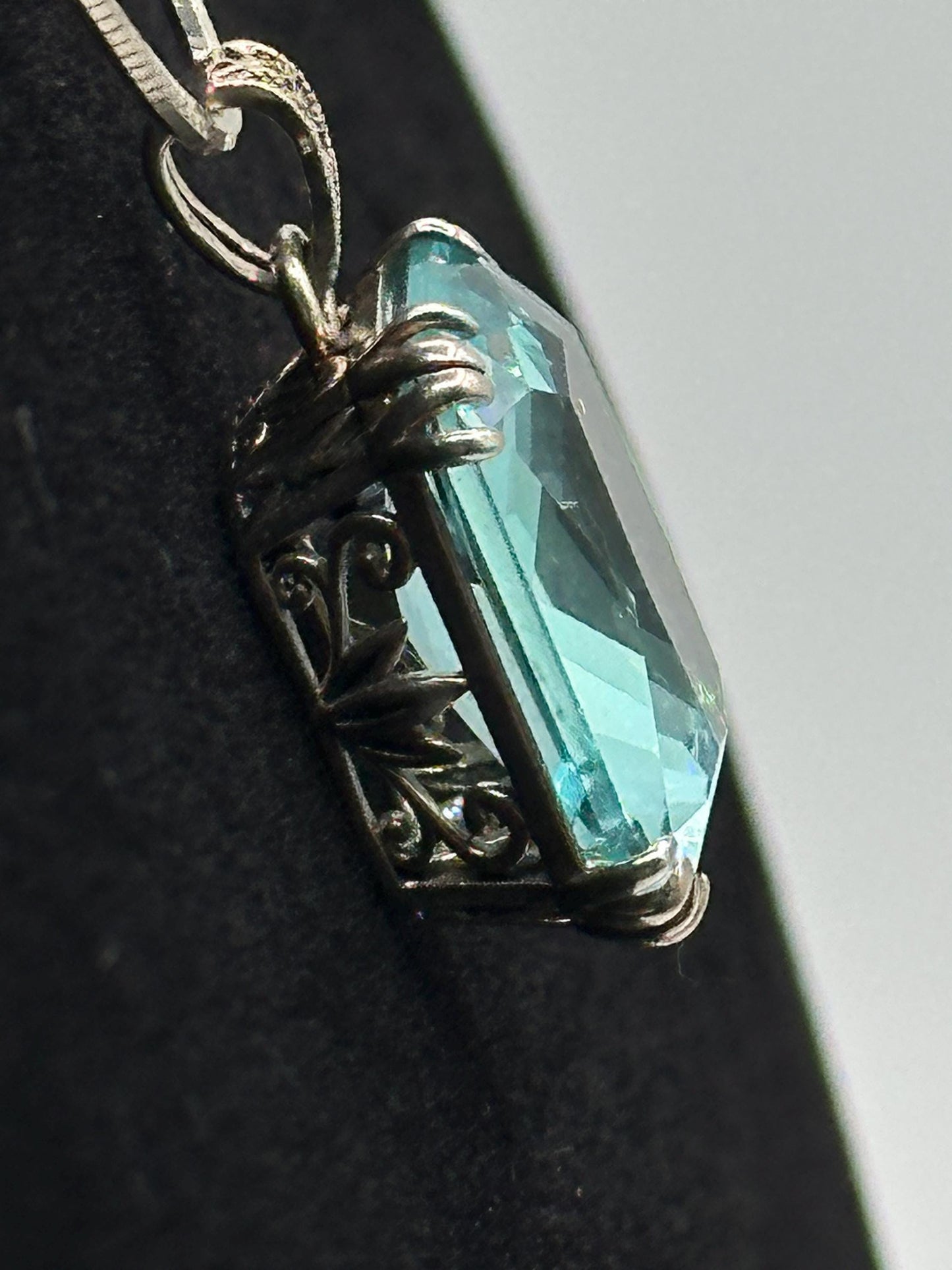 Elegant Vintage Sterling Silver Pendant Necklace with Large Blue Cubic Zirconia Gemstone