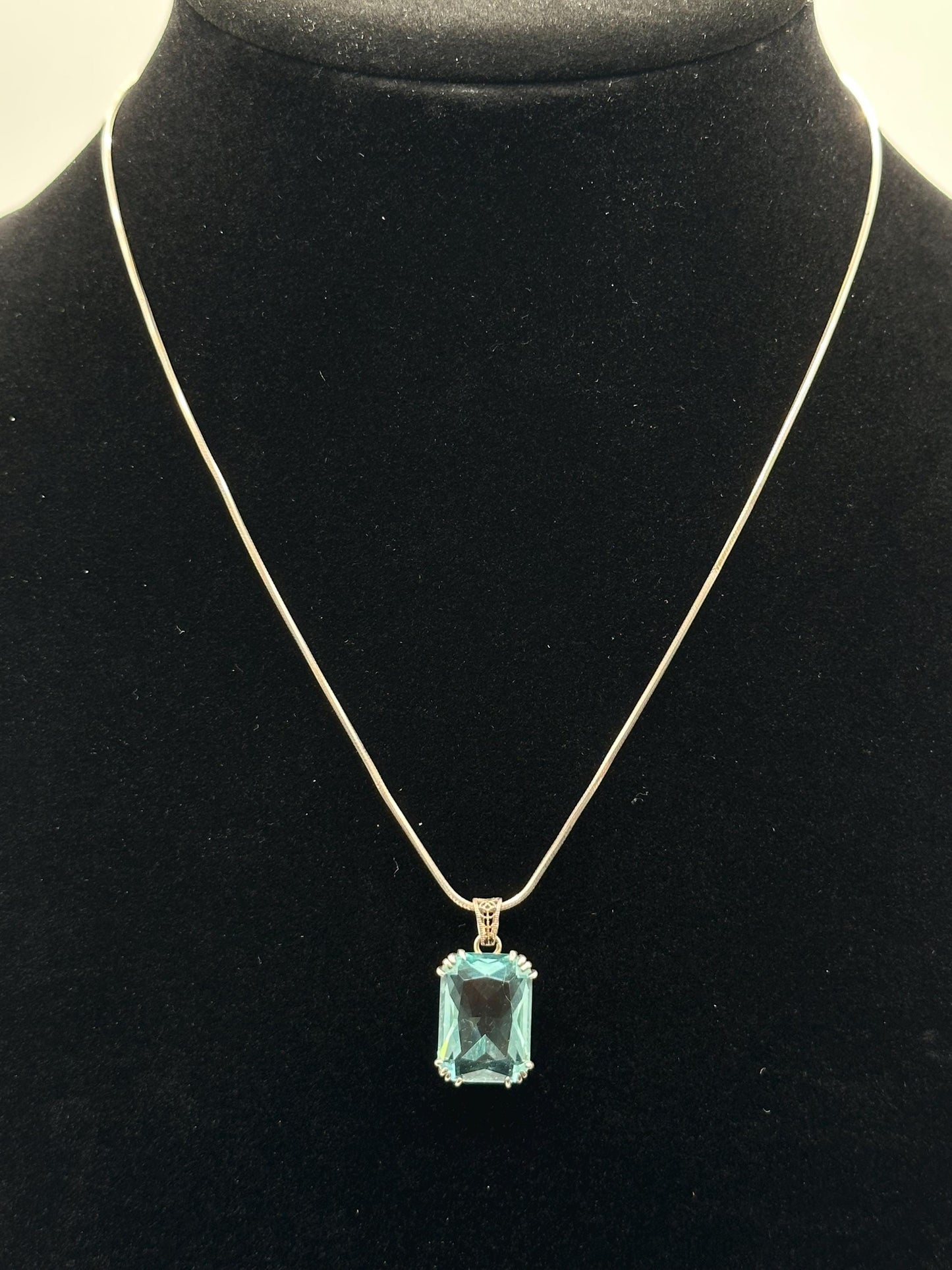 Elegant Vintage Sterling Silver Pendant Necklace with Large Blue Cubic Zirconia Gemstone