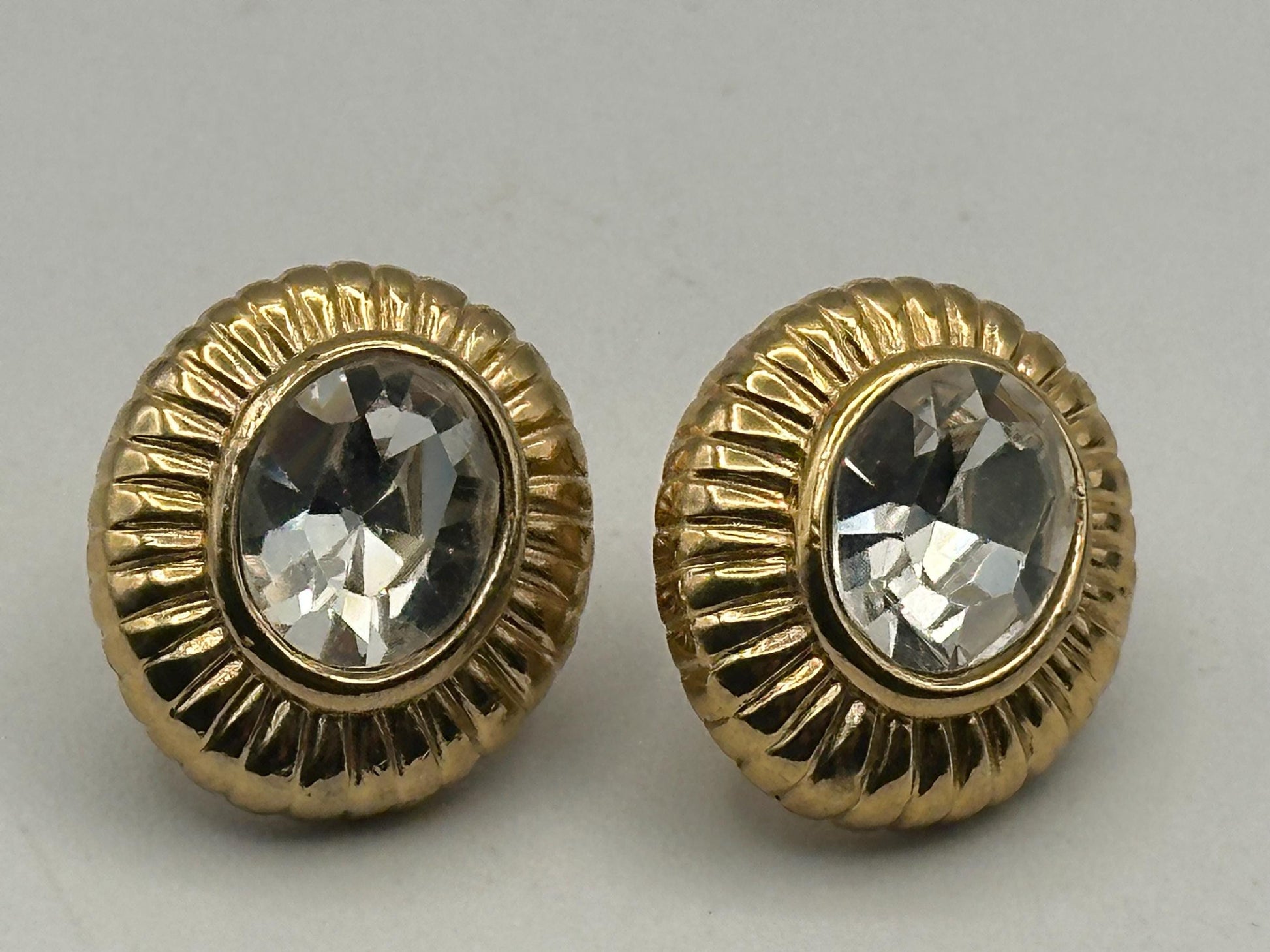 Vintage Gold Rhinestone Stud Earrings: Classic Retro Glamour for Elegant Evening Sparkle