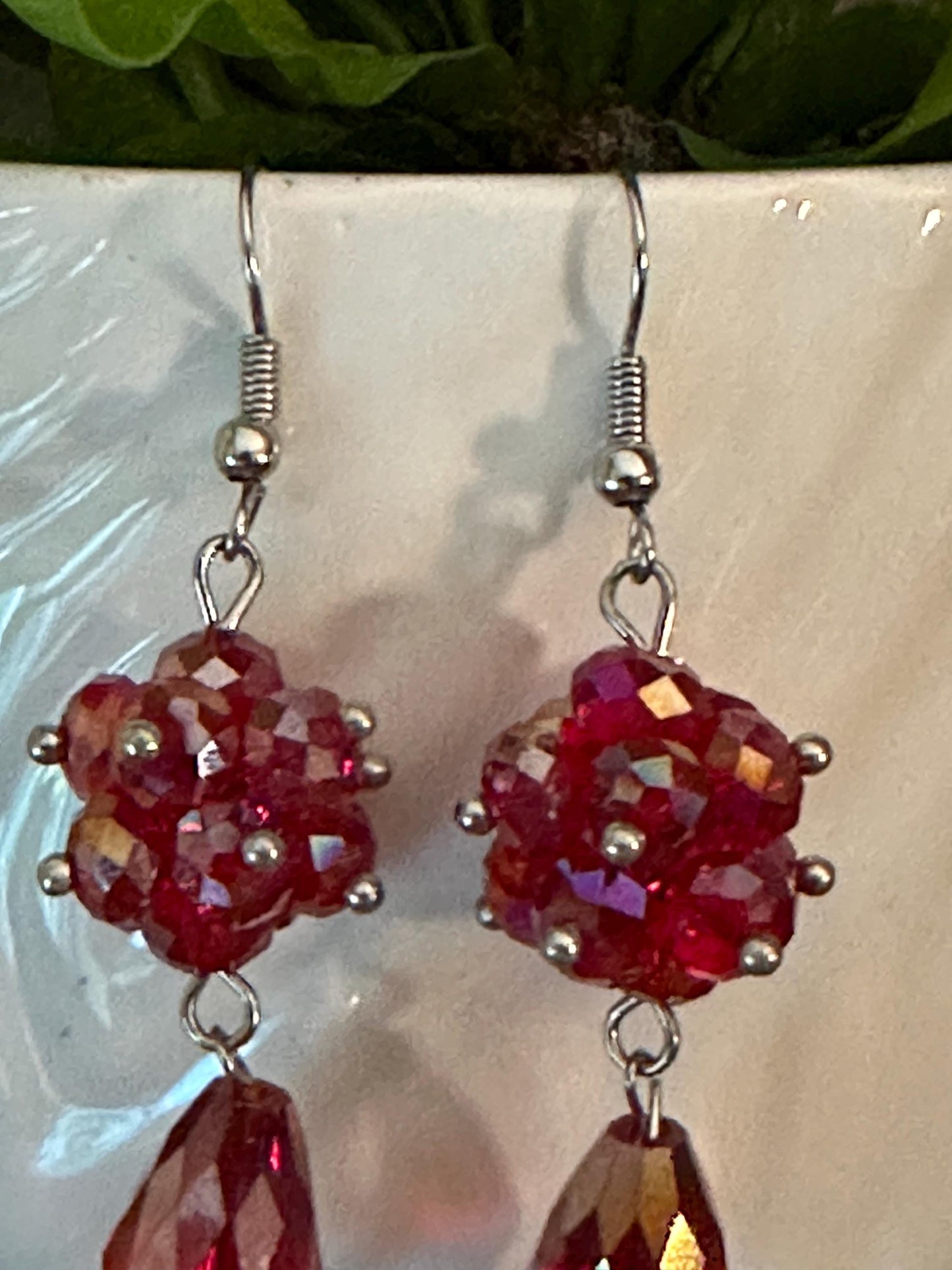 Vintage-Inspired Red Crystal Dangle Earrings: Elegant Faceted Glass Teardrop Drops for Glamorous Style