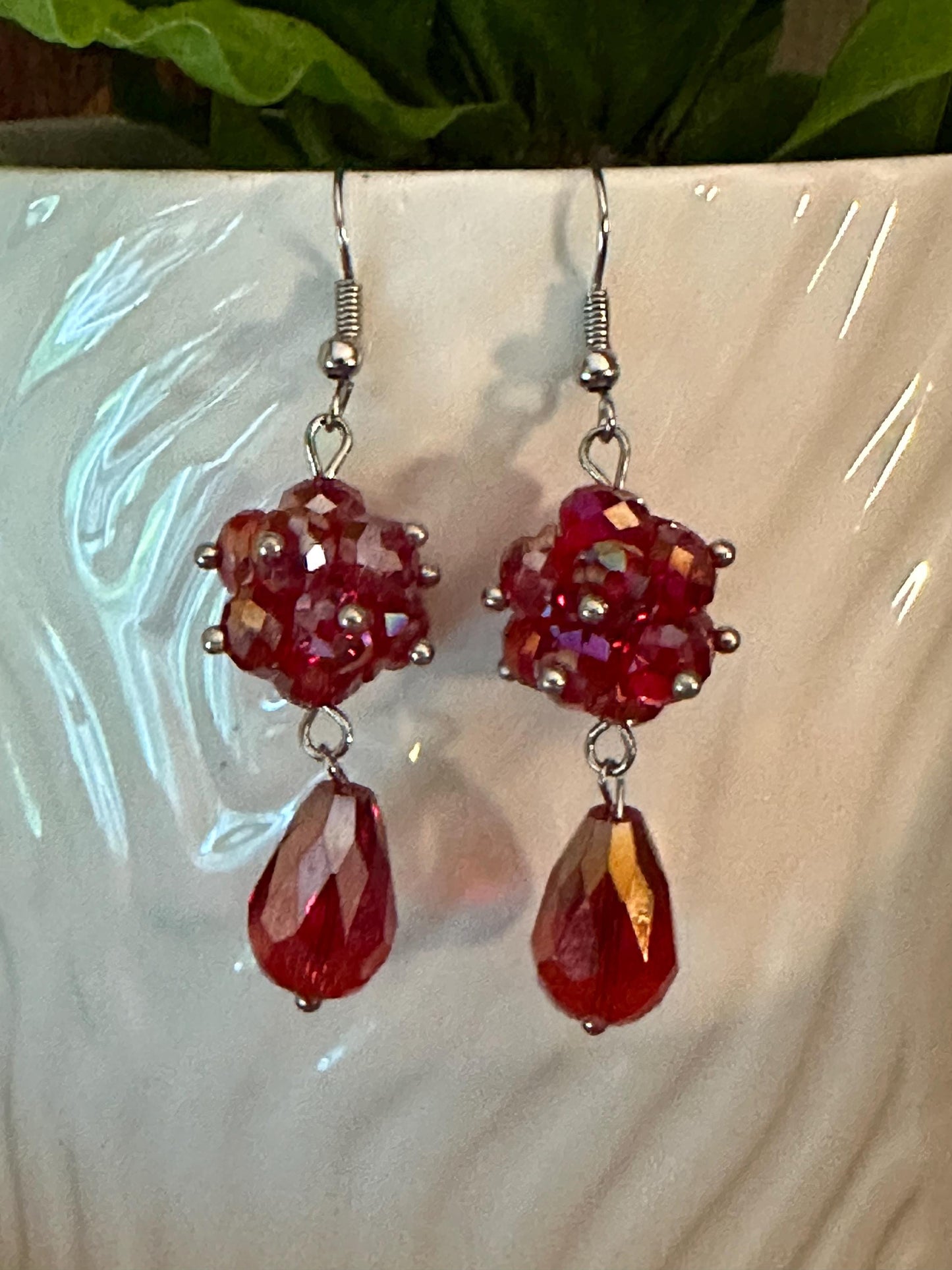 Vintage-Inspired Red Crystal Dangle Earrings: Elegant Faceted Glass Teardrop Drops for Glamorous Style