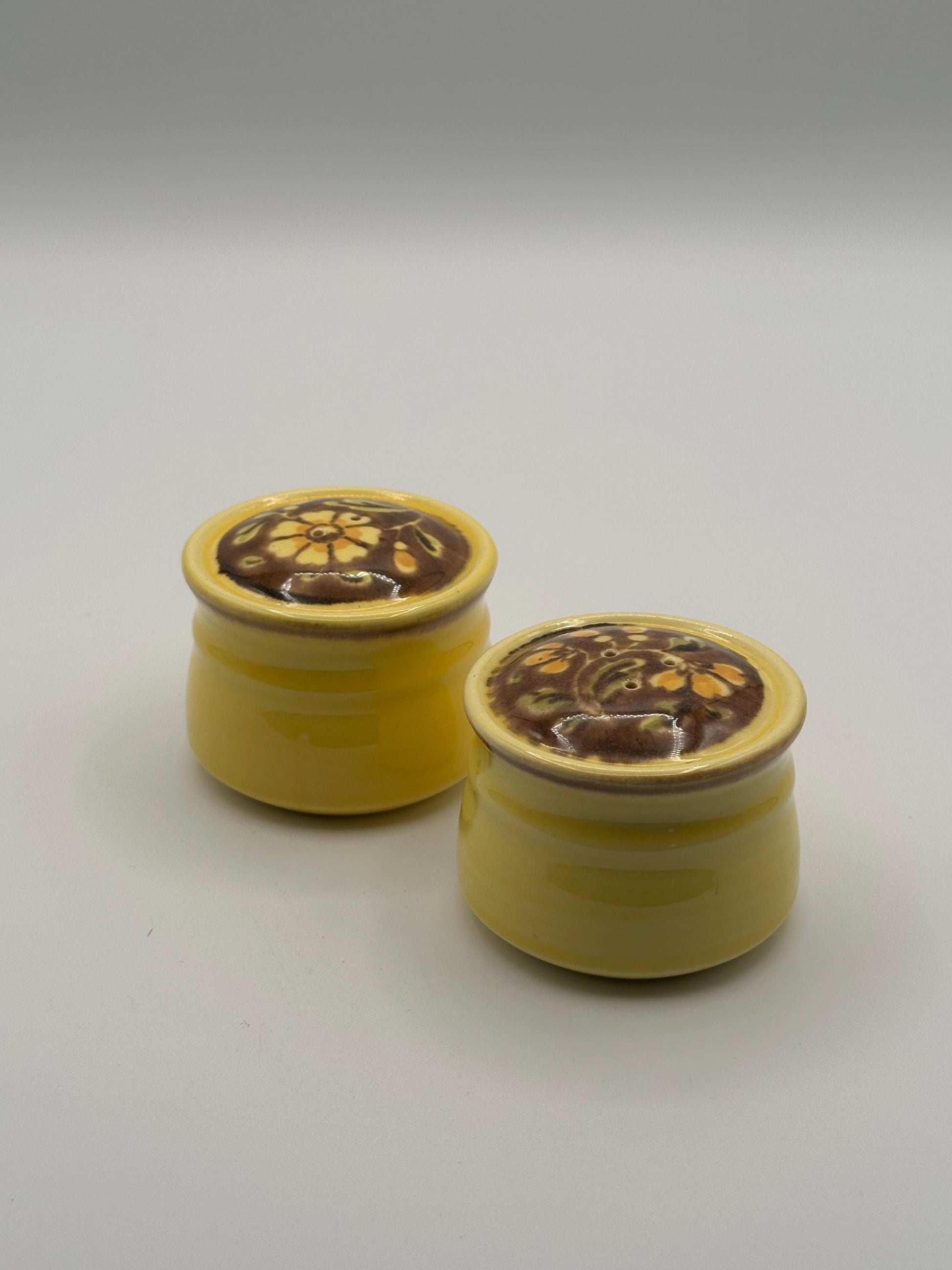 Vintage Metlox Poppytrail San Clemente Yellow Salt Pepper Shakers Mid Century Kitchen Collectible Pottery