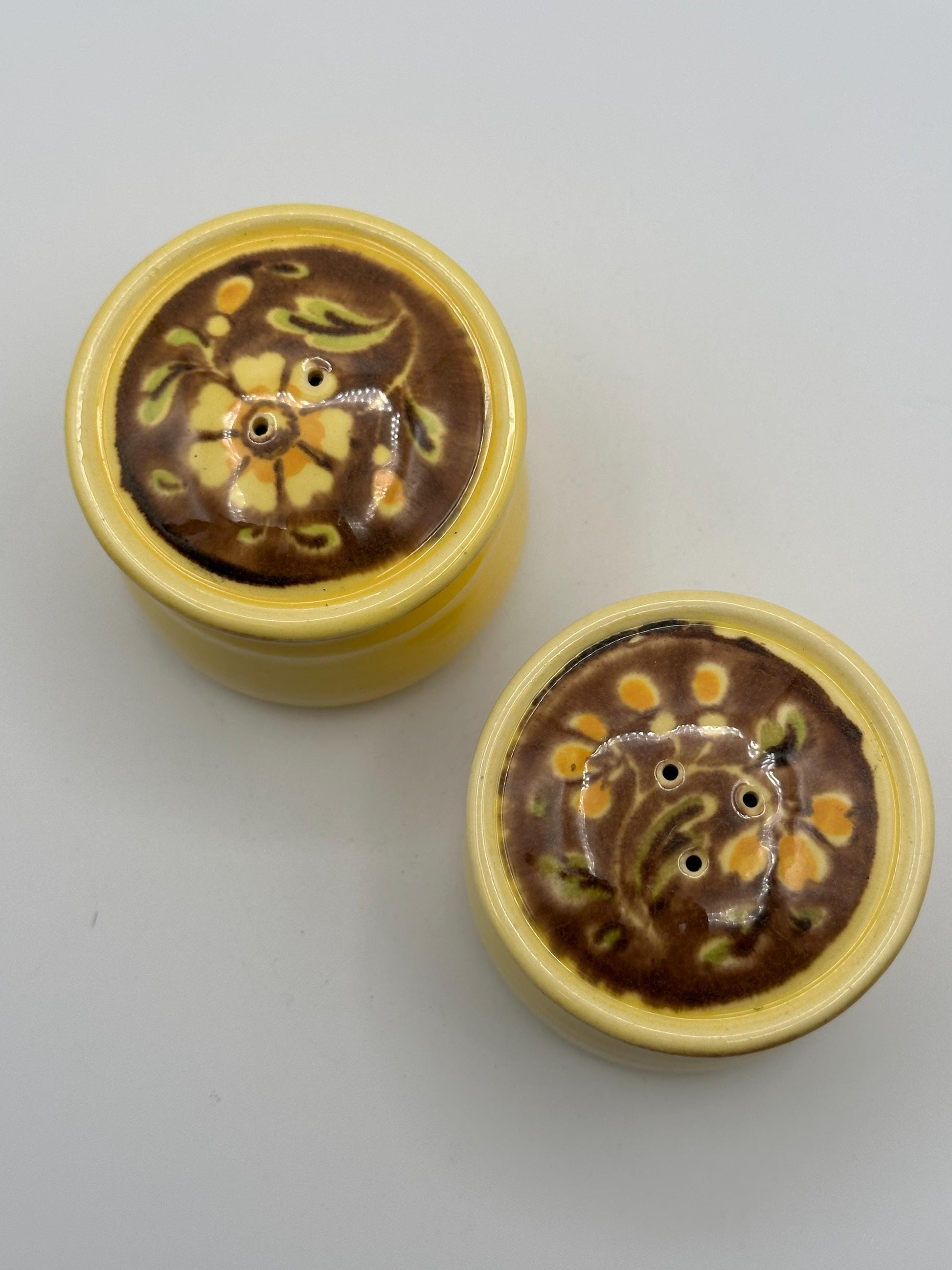 Vintage Metlox Poppytrail San Clemente Yellow Salt Pepper Shakers Mid Century Kitchen Collectible Pottery